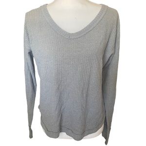 Hollister | Women’s grey thermal waffle knit v-neck long sleeve top size xs